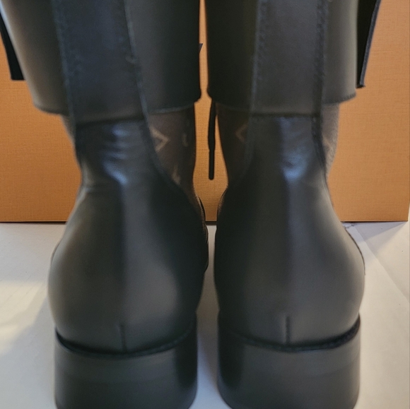 Louis VuittonWomen's Wonderland Flat Ranger Boots Monogram Canvas and Leather - Picture 12 of 13
